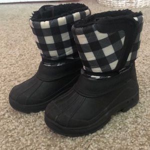 Snow boots